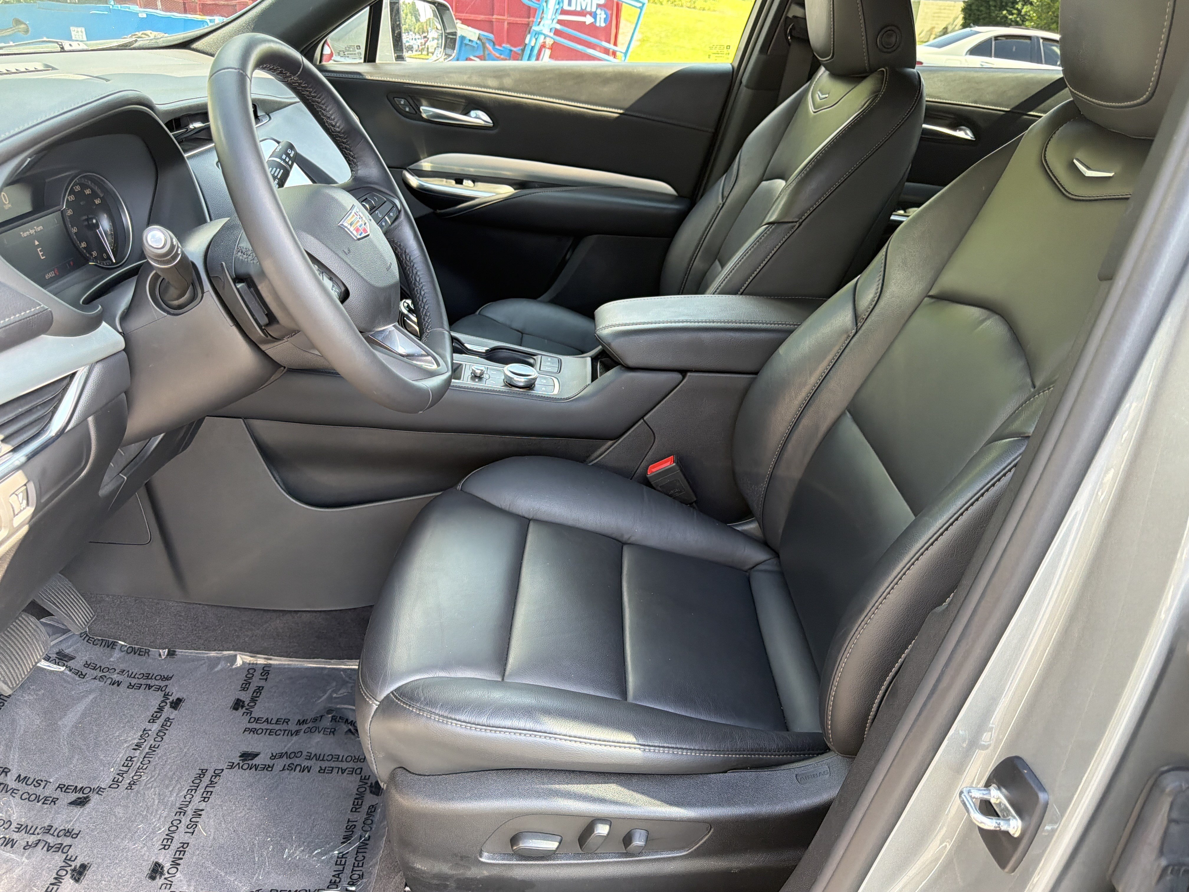 Used 2023 Cadillac XT4 Premium Luxury FWD image 9