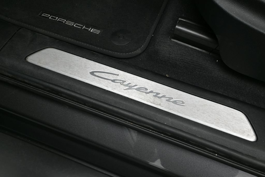 Certified 2025 Porsche Cayenne Coupe AWD/4WD image 14