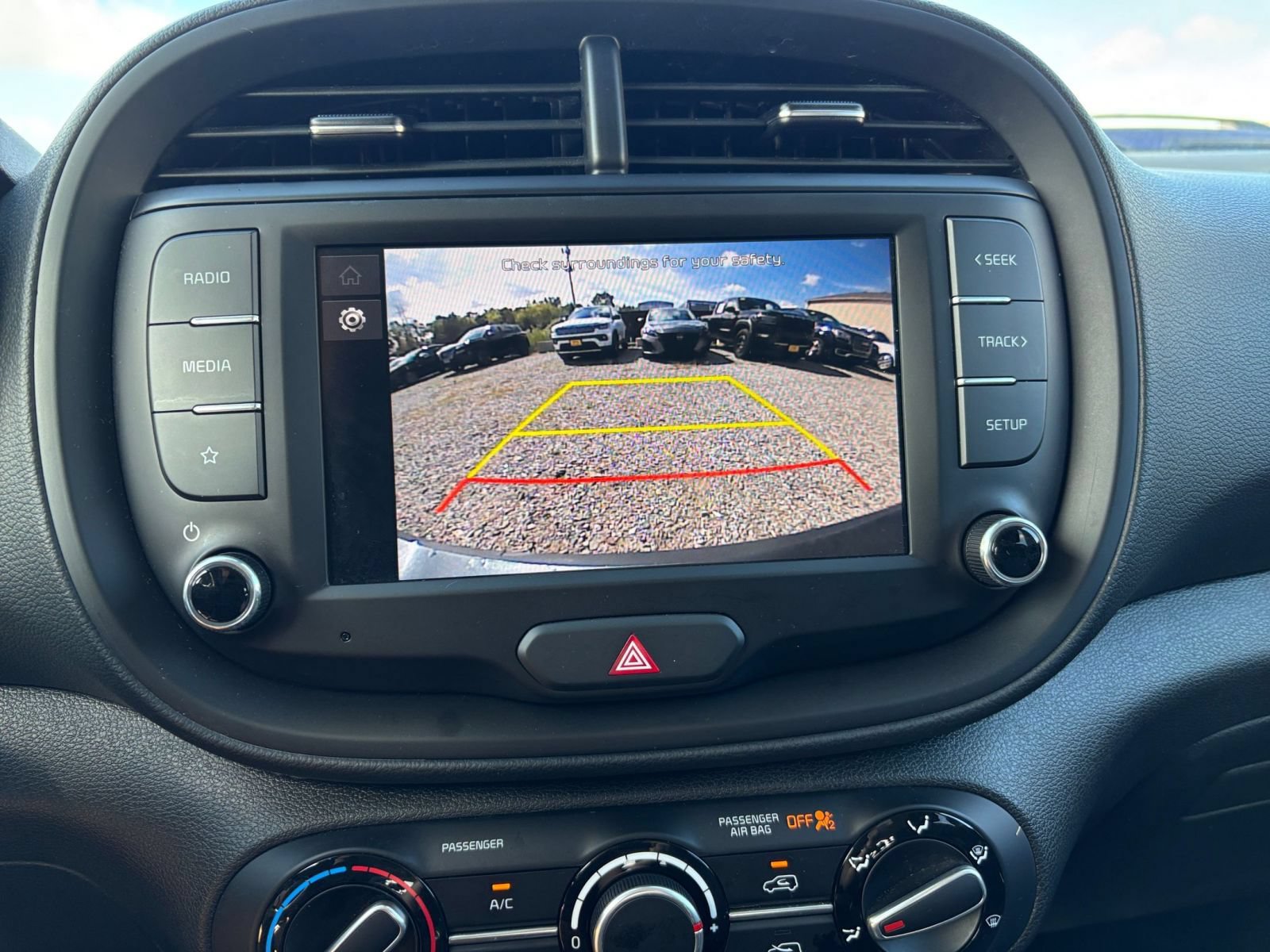 Used 2025 Kia Soul LX w/ LX Technology Package FWD image 22