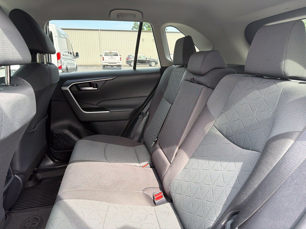 Used 2025 Toyota RAV4 XLE AWD/4WD image 19
