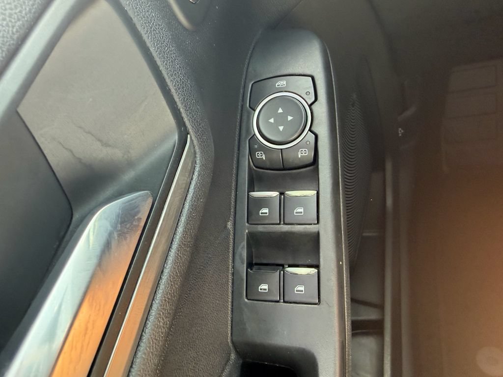 Used 2022 Ford Escape Titanium AWD/4WD image 32
