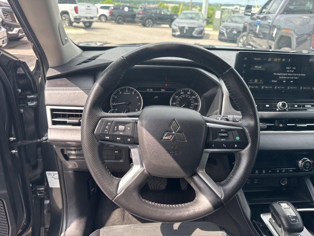 Used 2025 Mitsubishi Outlander SE FWD image 12