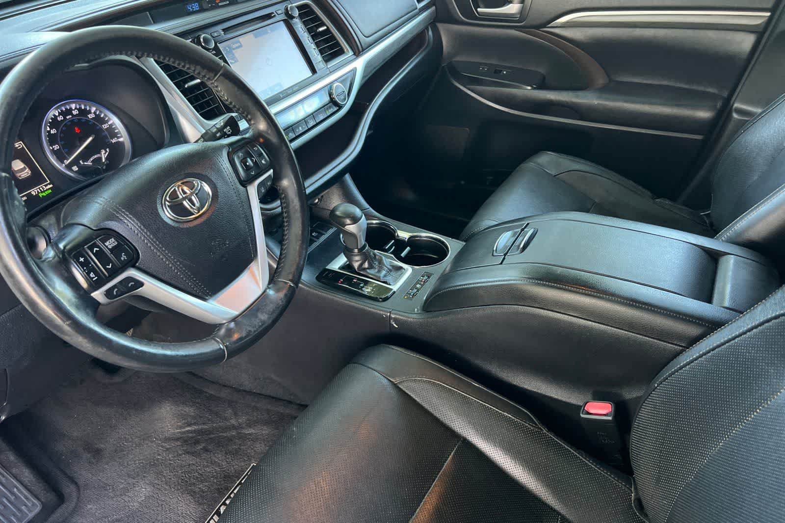 Used 2017 Toyota Highlander Limited w/ Carpet Mat Package AWD/4WD image 12