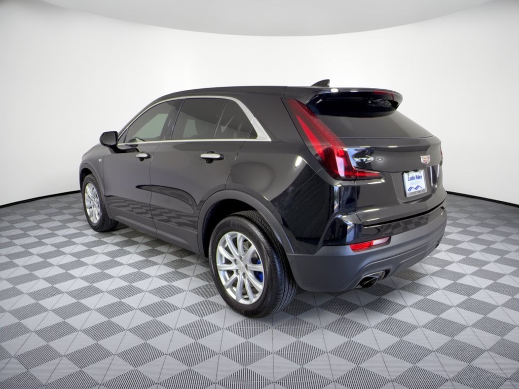Used 2022 Cadillac XT4 Luxury w/ Cold Weather Package FWD image 3