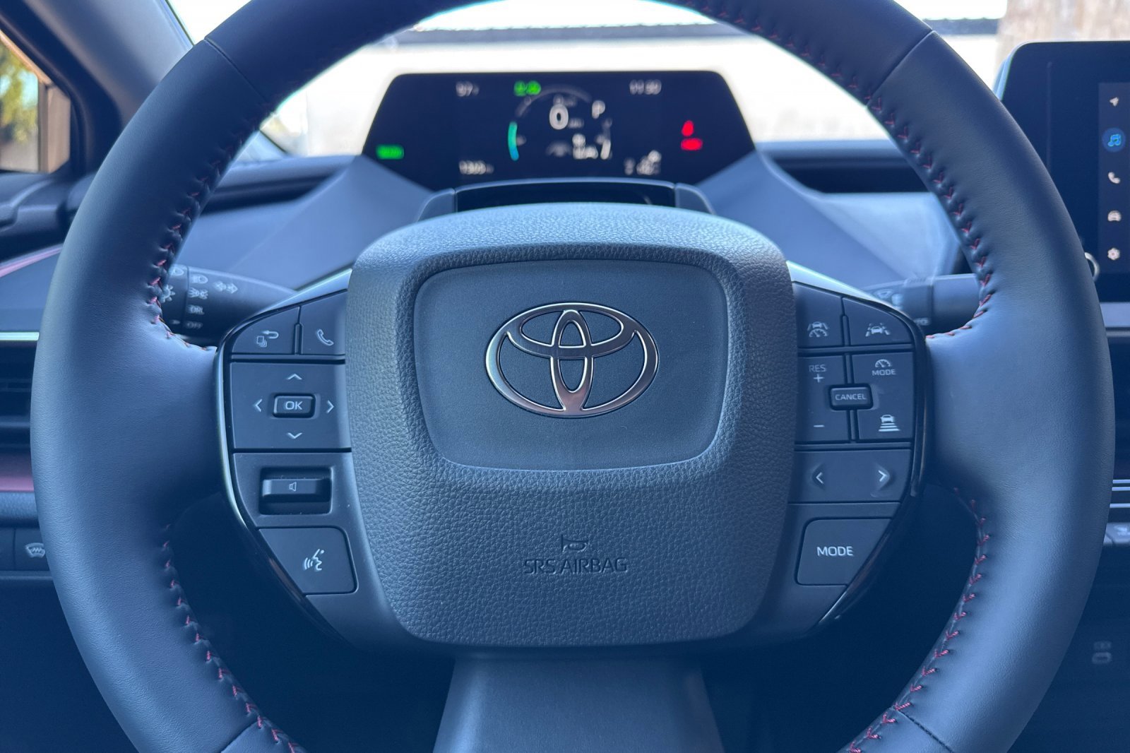 Certified 2025 Toyota Prius SE image 28