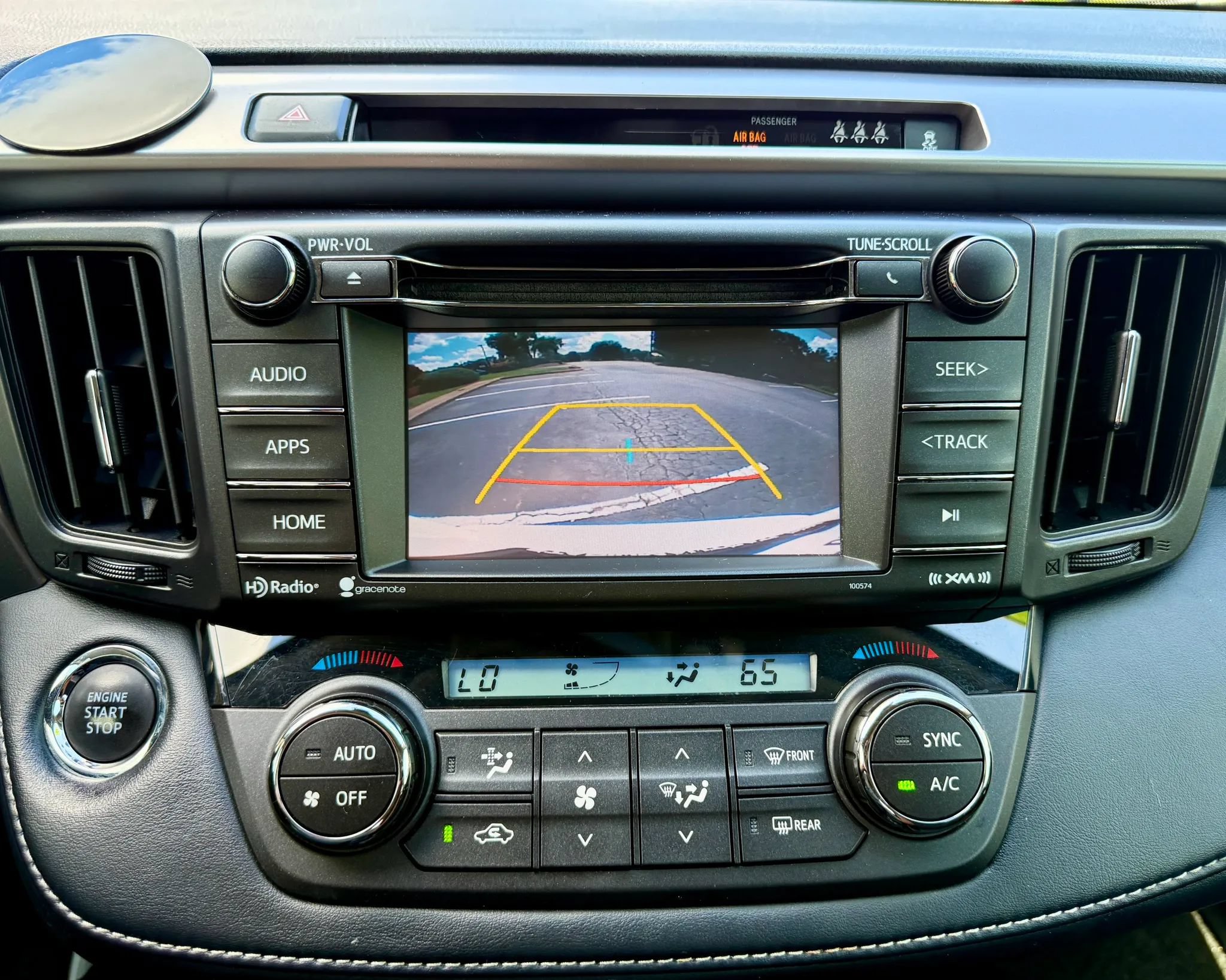 Used 2018 Toyota RAV4 XLE FWD image 18