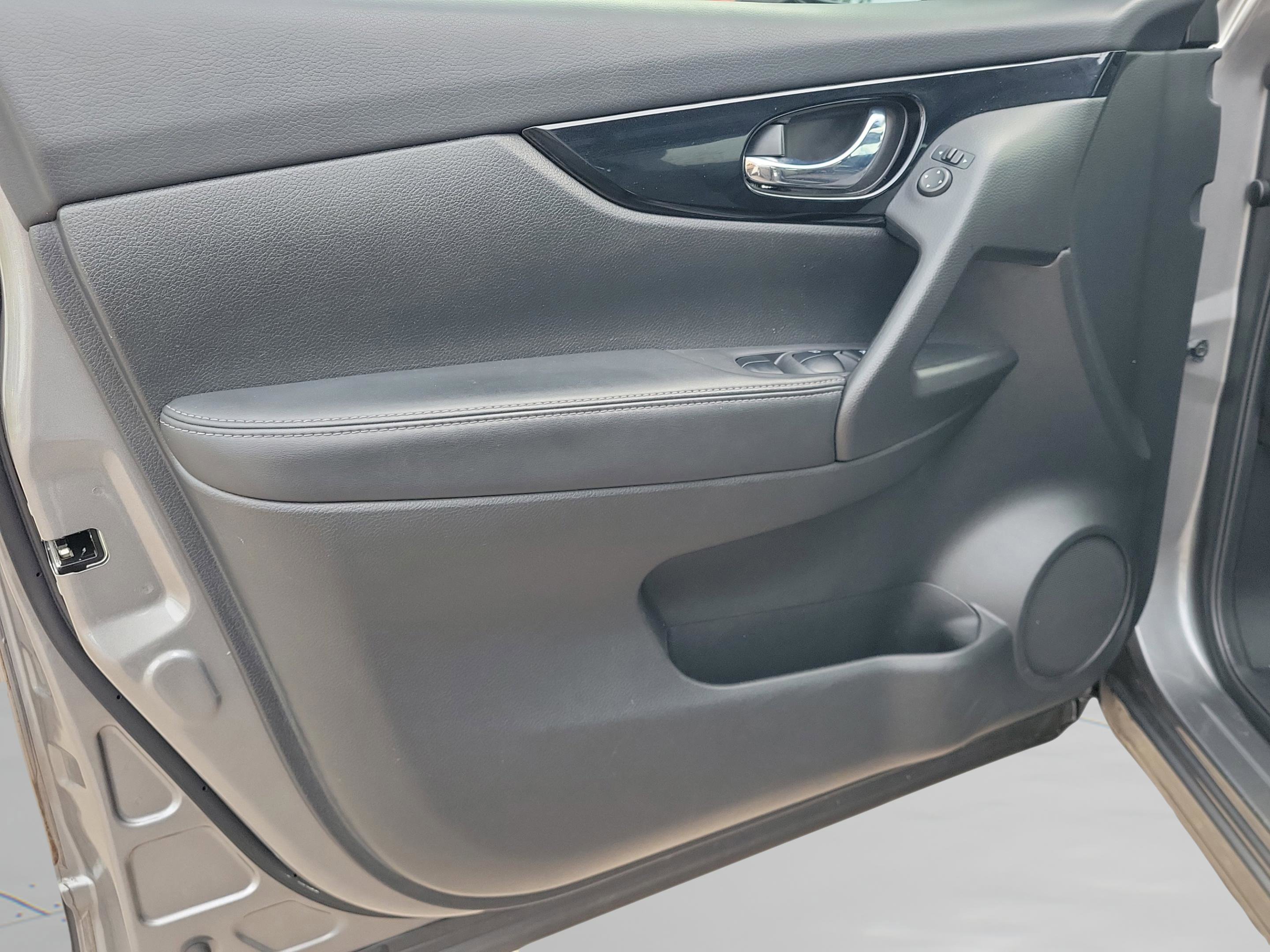 Used 2019 Nissan Rogue Sport SV image 18