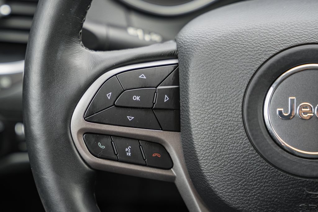 Used 2019 Jeep Cherokee Limited AWD/4WD image 31