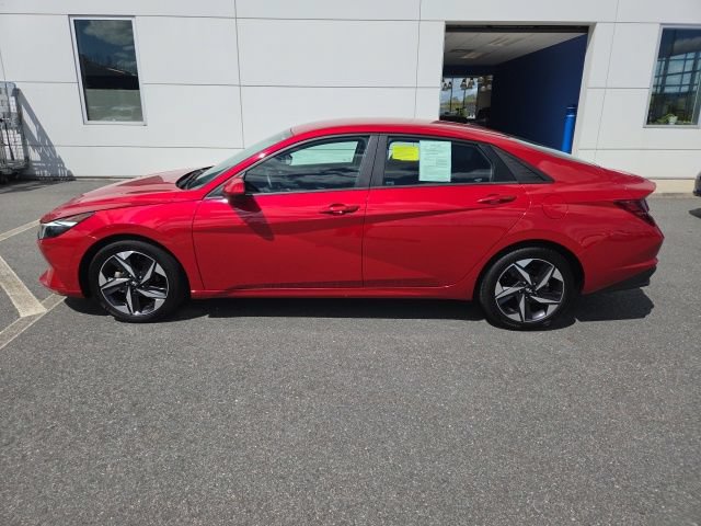 Used 2023 Hyundai Elantra SEL w/ Convenience Package FWD image 2