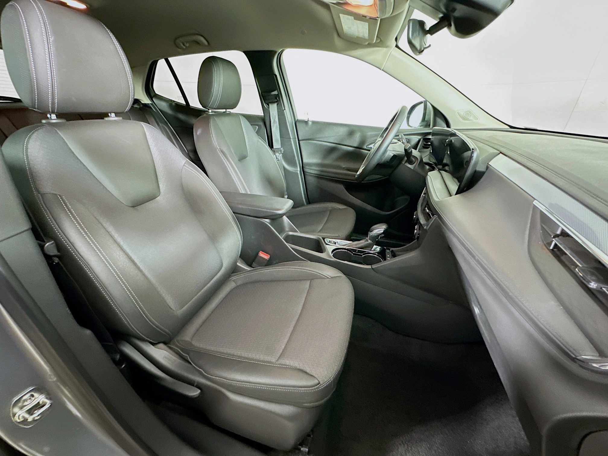 Used 2025 Buick Encore GX Preferred FWD image 29