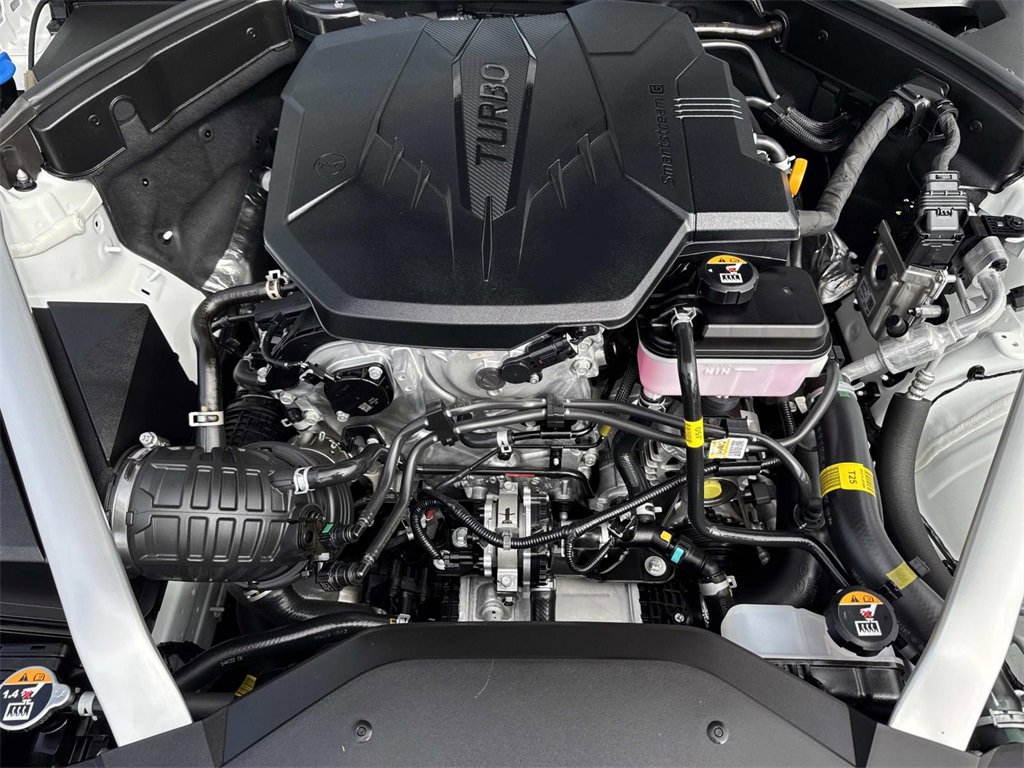 Used 2025 Genesis G70 2.5T image 29