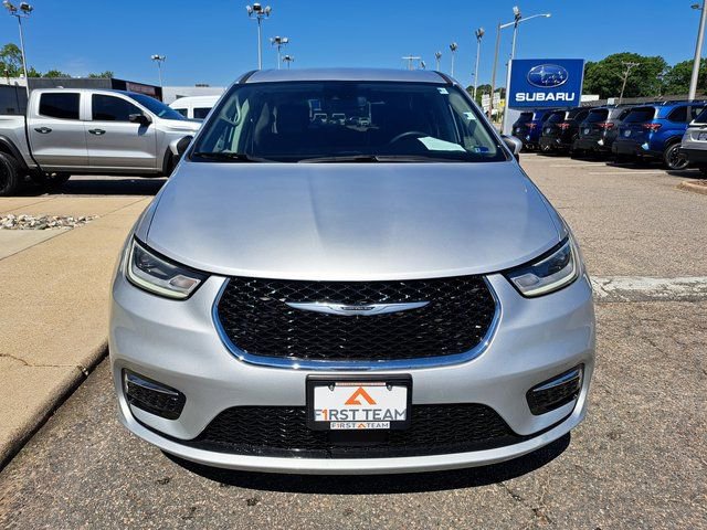 Used 2023 Chrysler Pacifica Touring-L FWD image 9