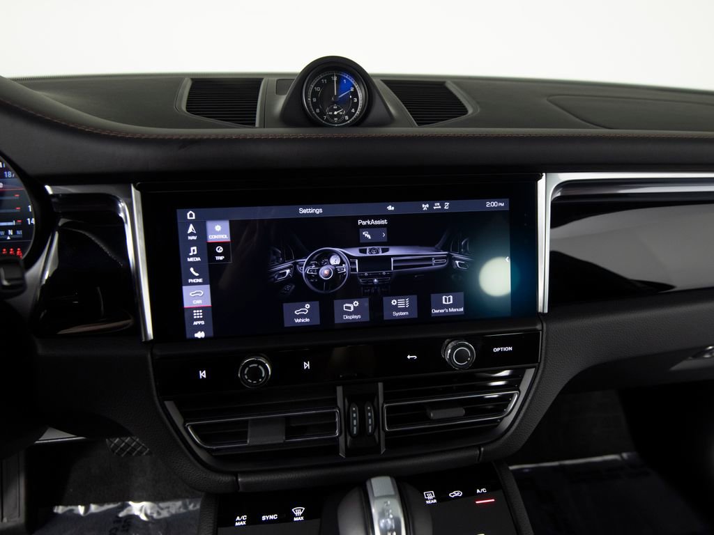Certified 2025 Porsche Macan AWD/4WD image 25