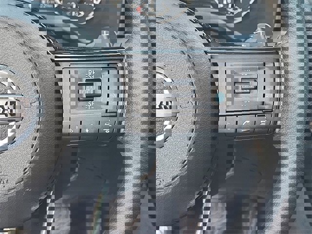 Used 2021 Nissan Rogue SV image 13