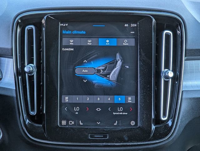 Used 2023 Volvo XC40 B5 Core image 14