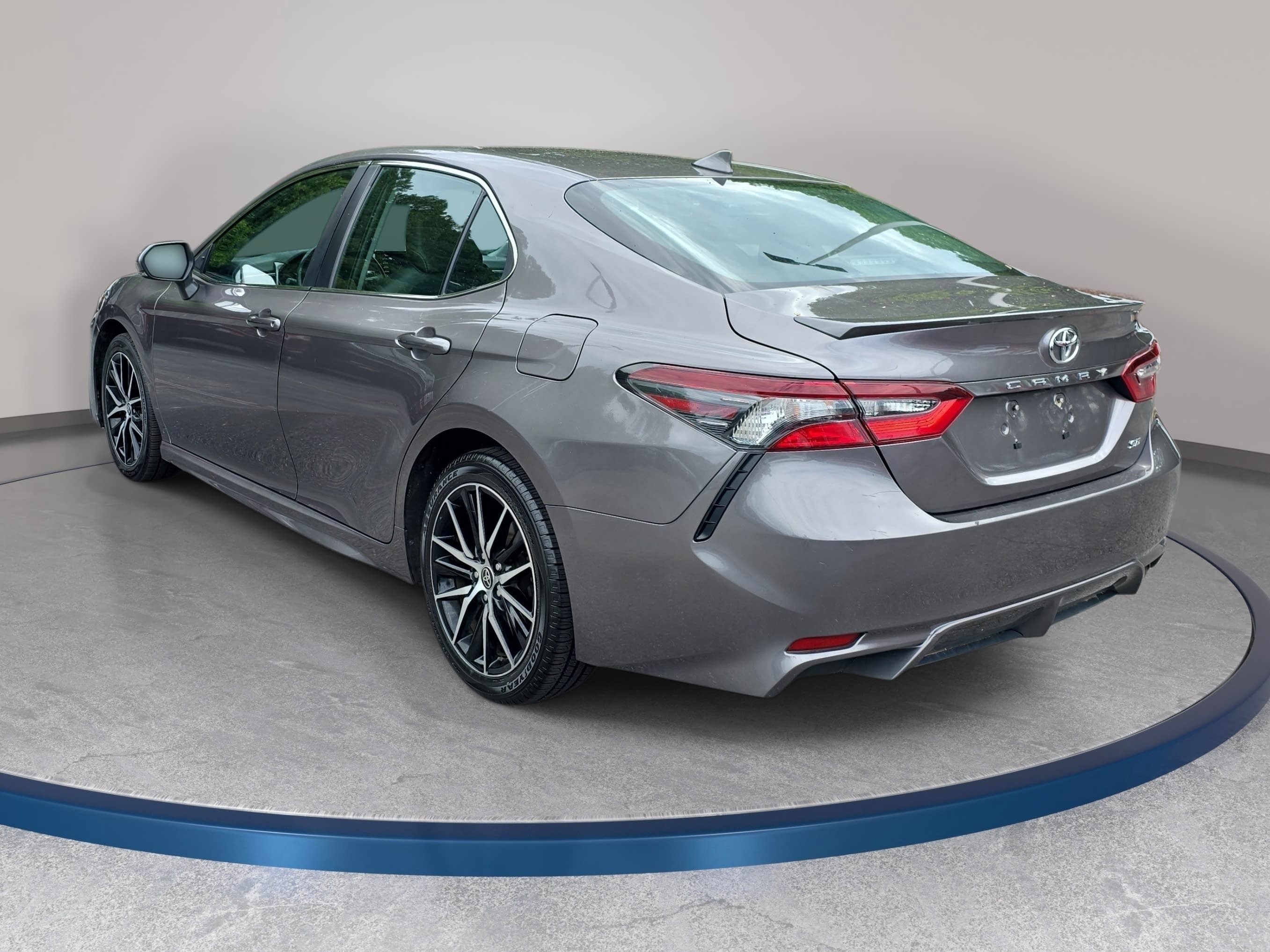 Used 2024 Toyota Camry SE FWD image 7