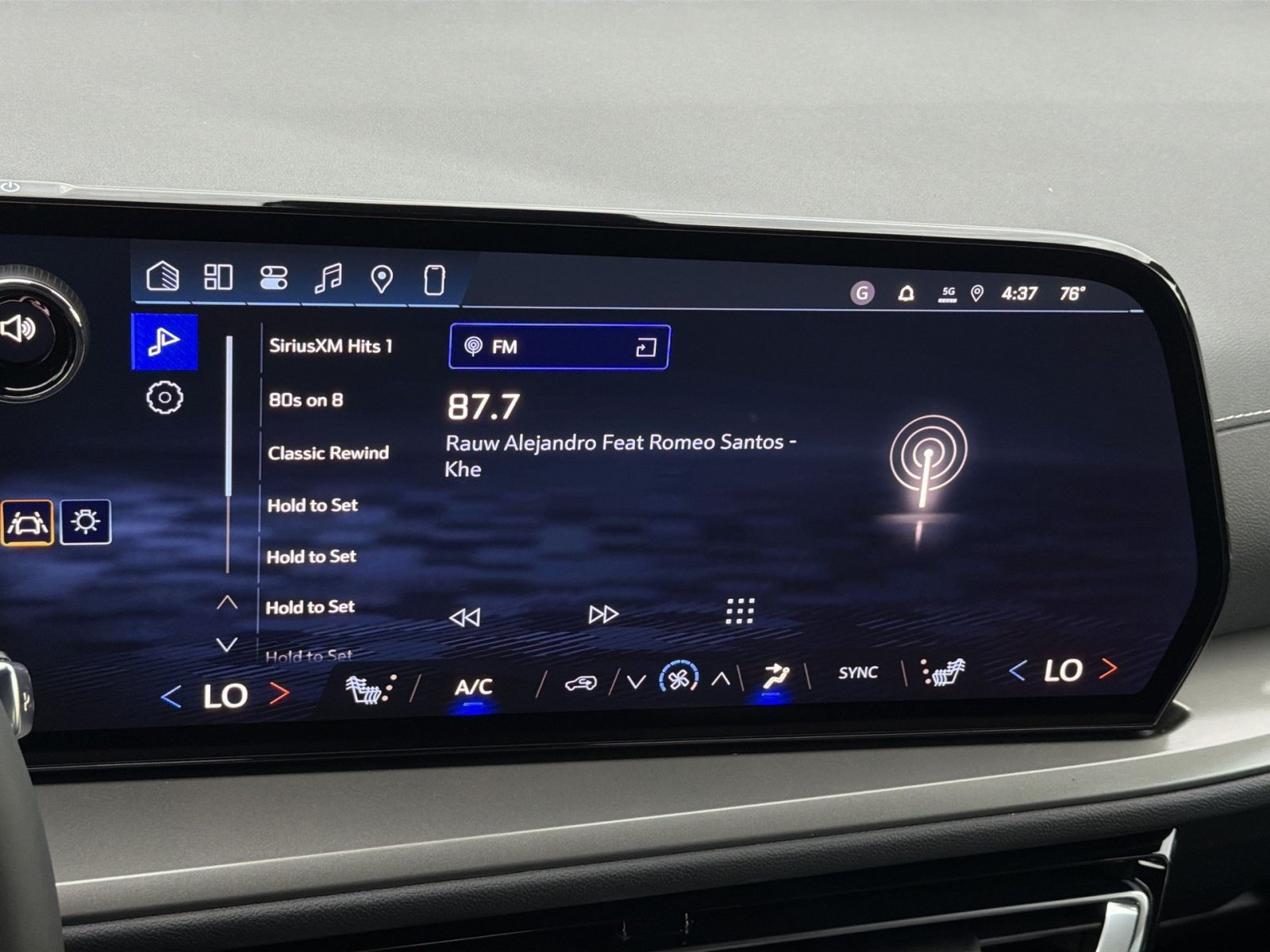 New 2027 Chevrolet Traverse LT w/ Midnight/Sport Edition FWD image 18