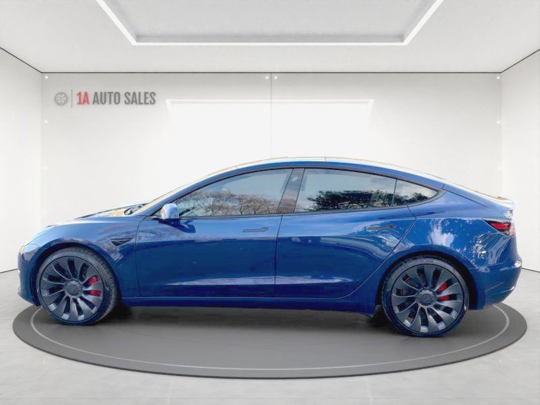 Used 2023 Tesla Model 3 Performance image 2