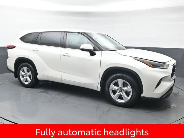 Certified 2021 Toyota Highlander LE image 9