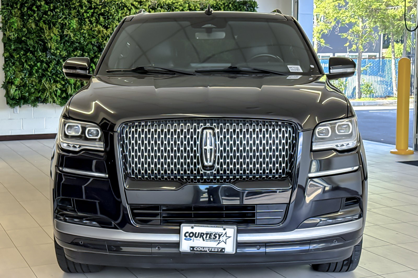 Certified 2023 Lincoln Navigator L Reserve AWD/4WD image 9
