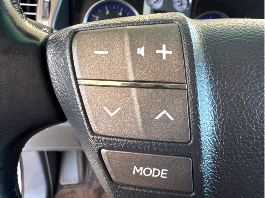 Used 2009 Lexus LX 570 4WD w/ Preferred Accessory Pkg image 19