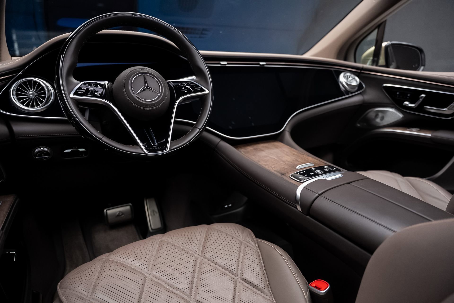 Used 2024 Mercedes-Benz Maybach EQS 680 4MATIC image 2