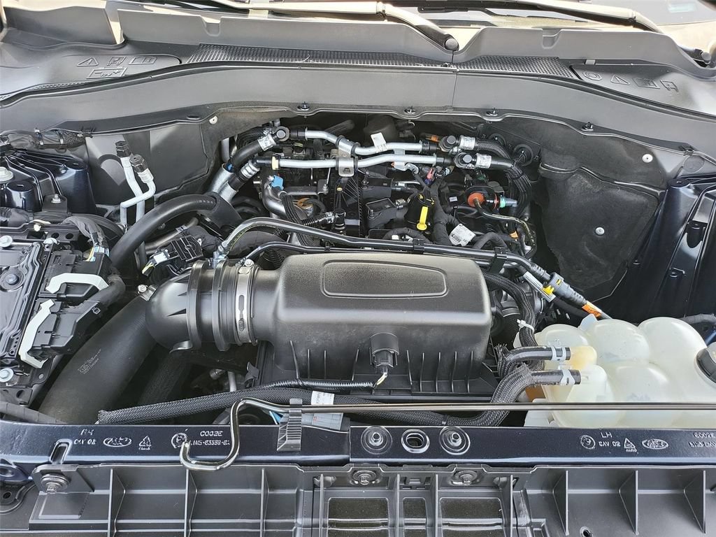 Used 2022 Ford Explorer XLT w/ Equipment Group 202A RWD image 21
