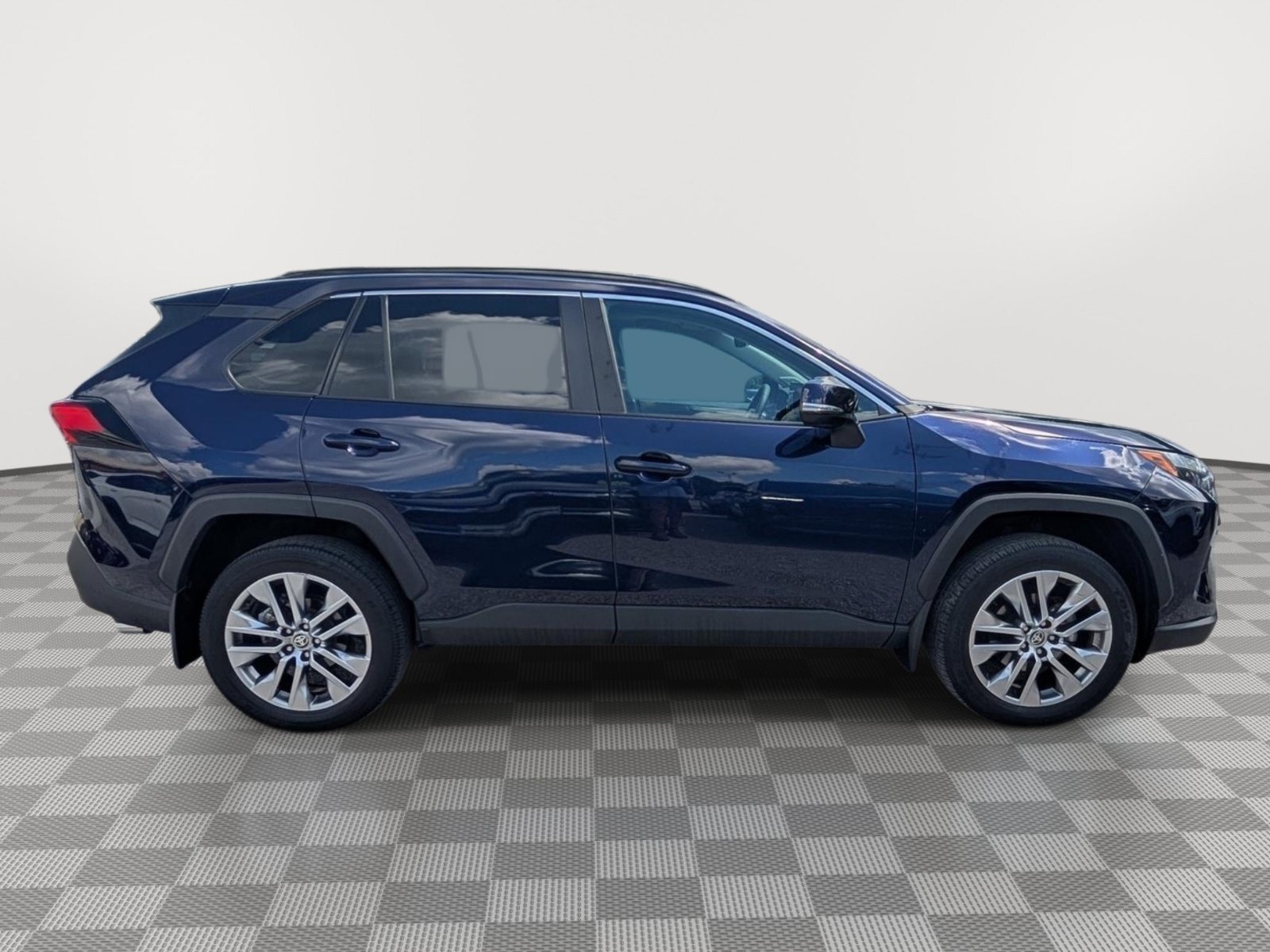 Used 2023 Toyota RAV4 XLE Premium AWD/4WD image 6