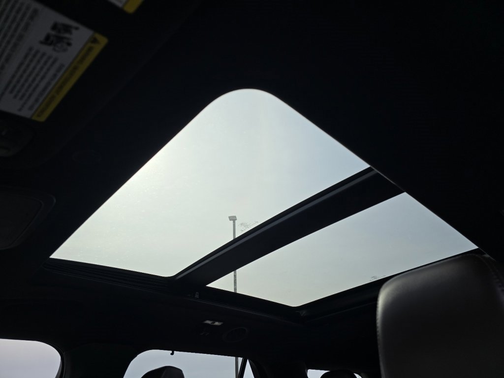 Used 2020 Ford Explorer Platinum w/ Premium Technology Package image 3