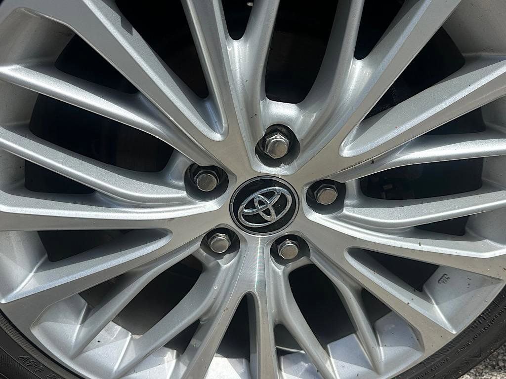 Certified 2019 Toyota Camry XLE FWD image 32