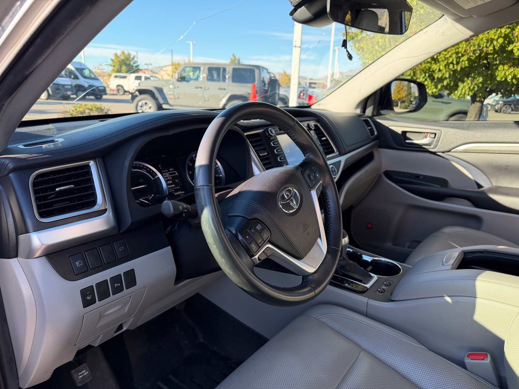 Used 2019 Toyota Highlander Limited AWD/4WD image 12