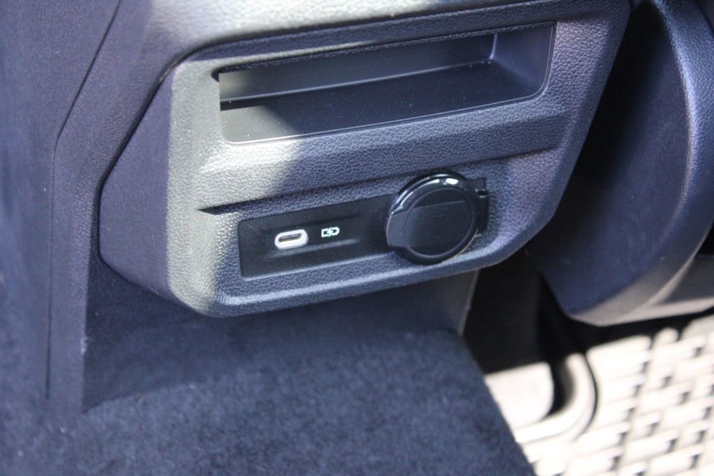 Used 2022 Volkswagen Tiguan SE R-Line image 28