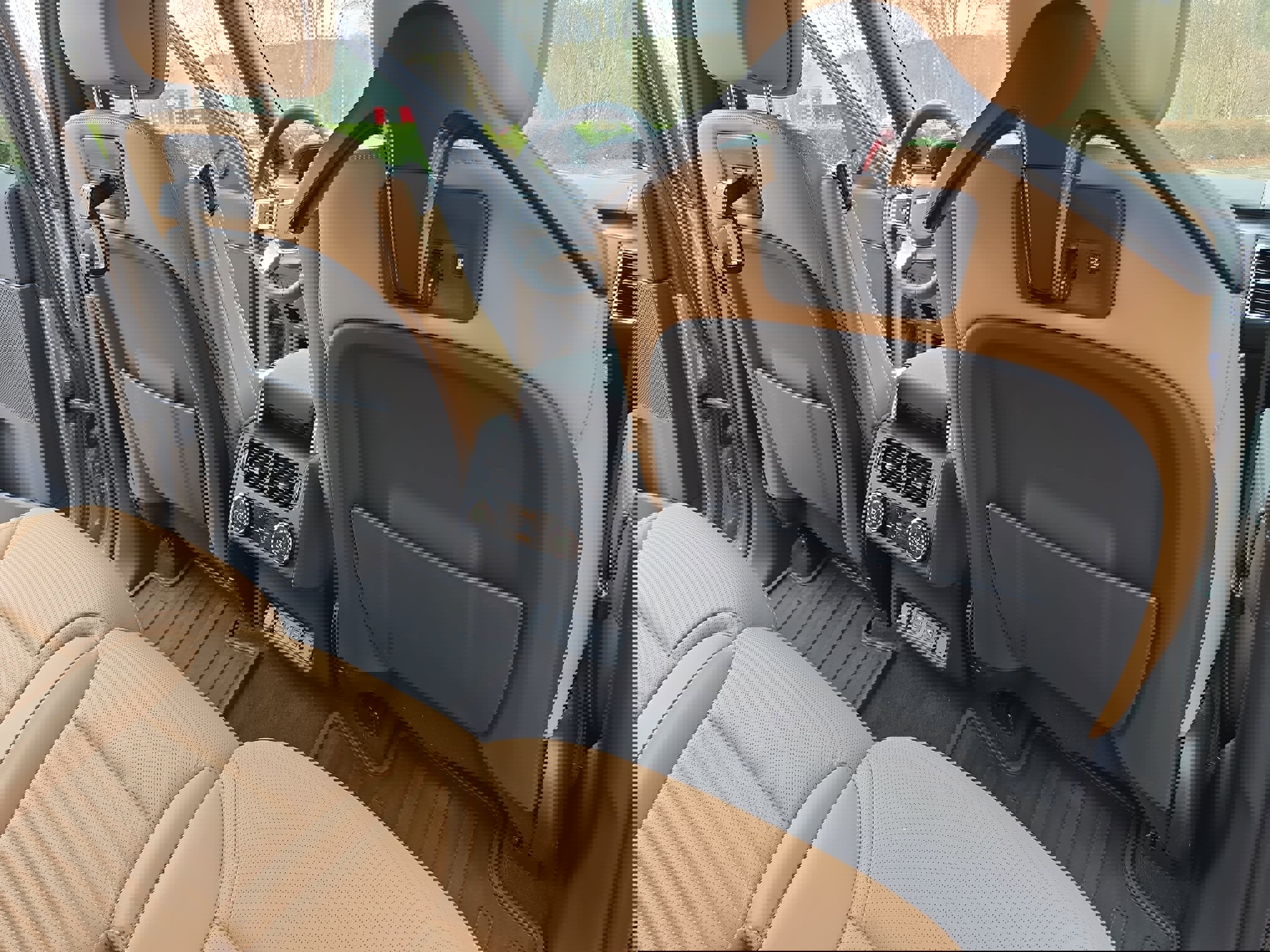 Certified 2025 Land Rover Discovery Dynamic SE image 11