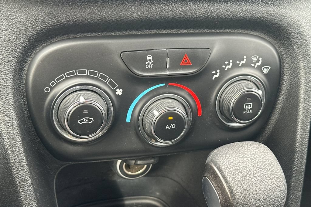 Used 2016 Dodge Dart SXT FWD image 18