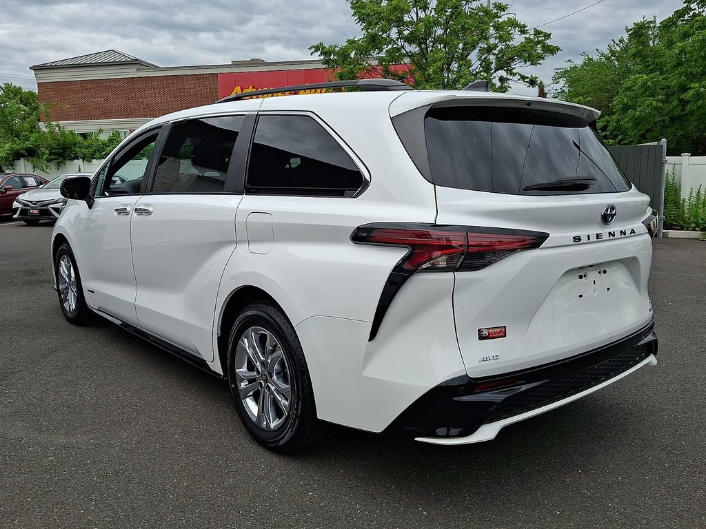 Certified 2021 Toyota Sienna XSE w/ XSE Plus Package AWD/4WD image 5
