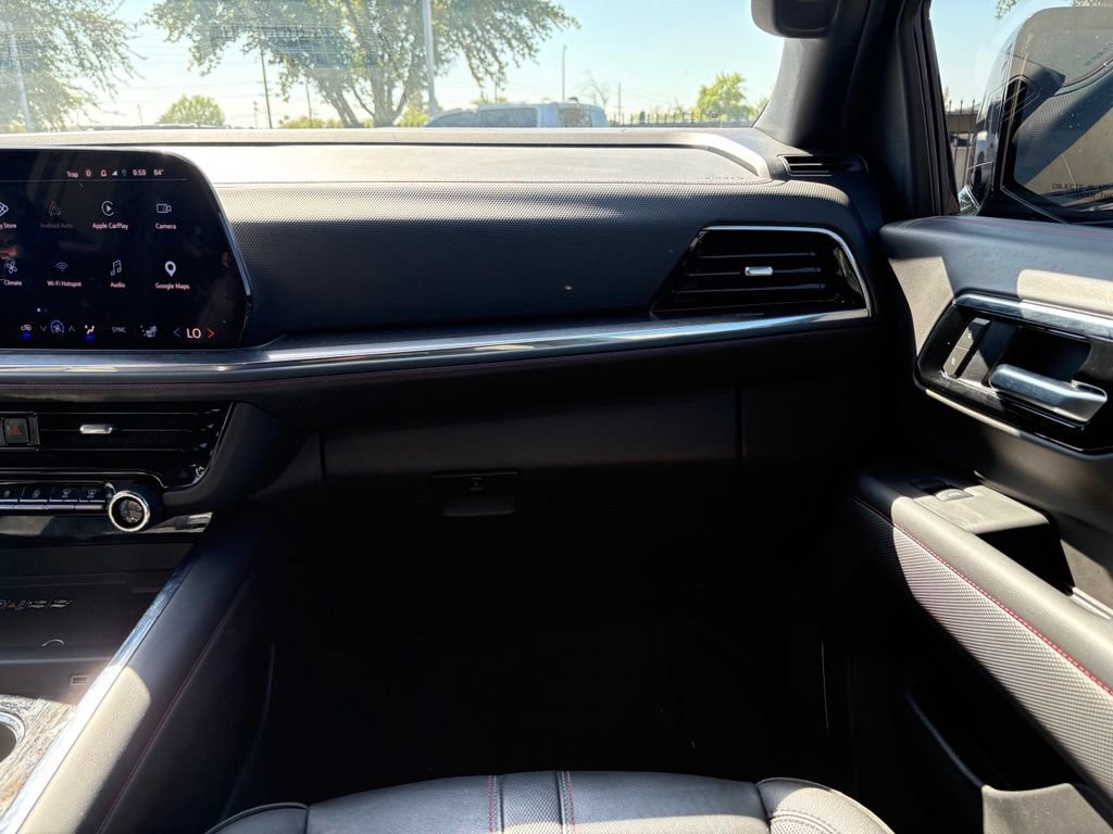 Used 2025 Chevrolet Suburban RST RWD image 9