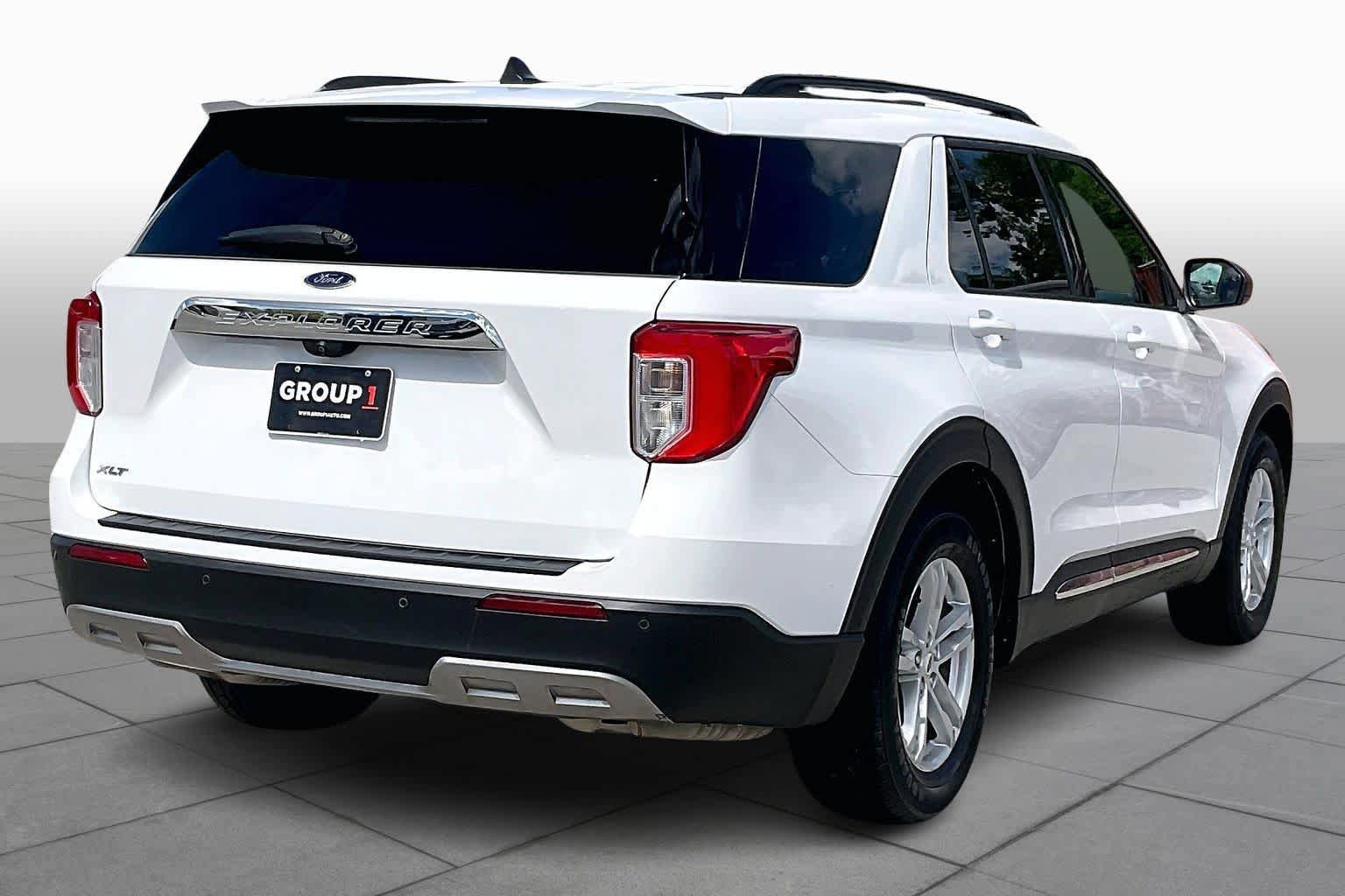Used 2022 Ford Explorer XLT w/ Equipment Group 202A RWD image 13