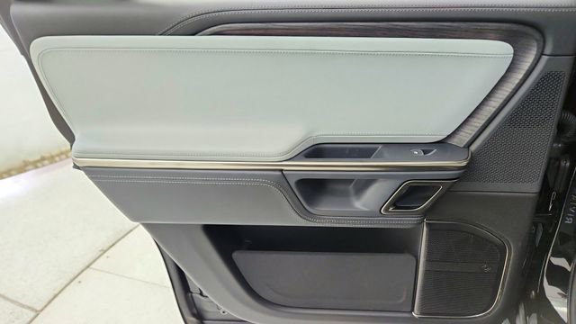 Used 2024 Rivian R1S Adventure image 36