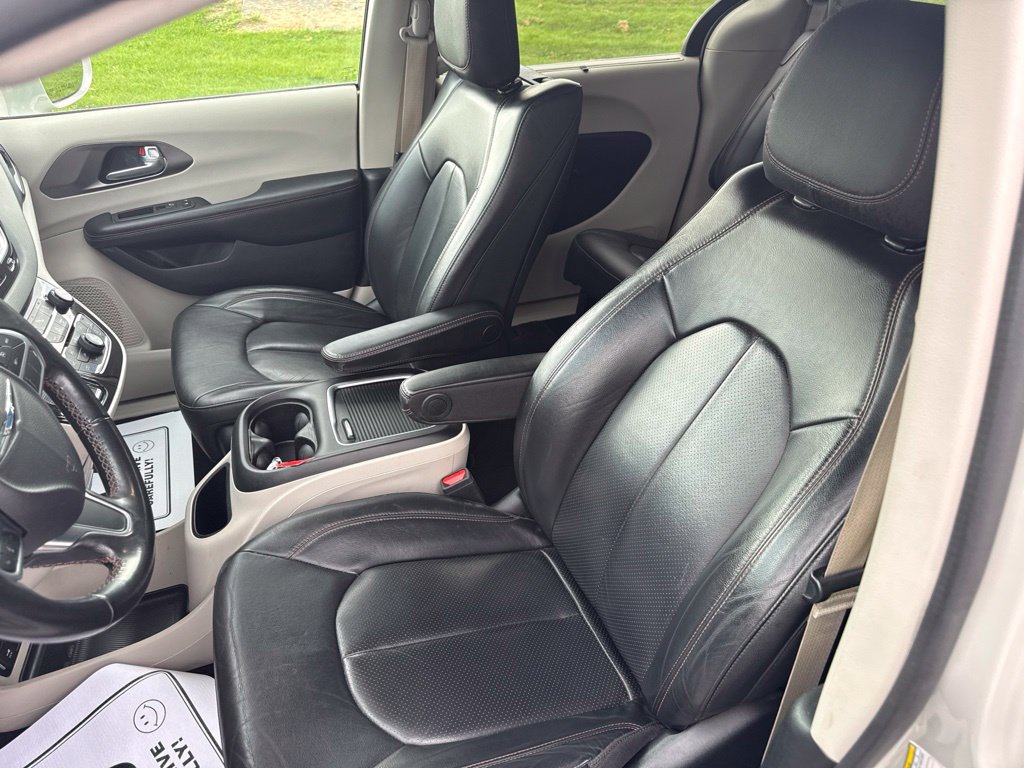 Used 2020 Chrysler Pacifica Touring-L Plus FWD image 16