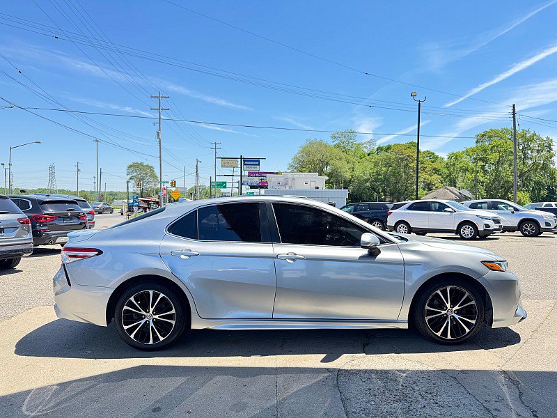 Used 2020 Toyota Camry SE FWD image 4