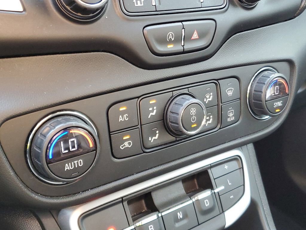 Used 2022 GMC Terrain SLT image 23