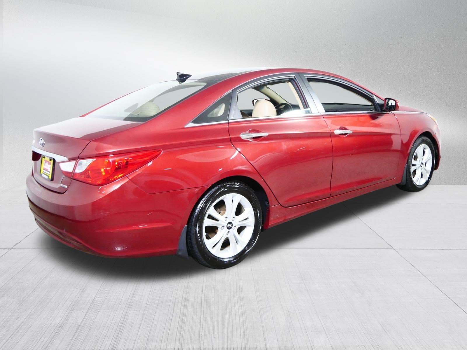 Used 2013 Hyundai Sonata Limited w/ Premium Pkg FWD image 7