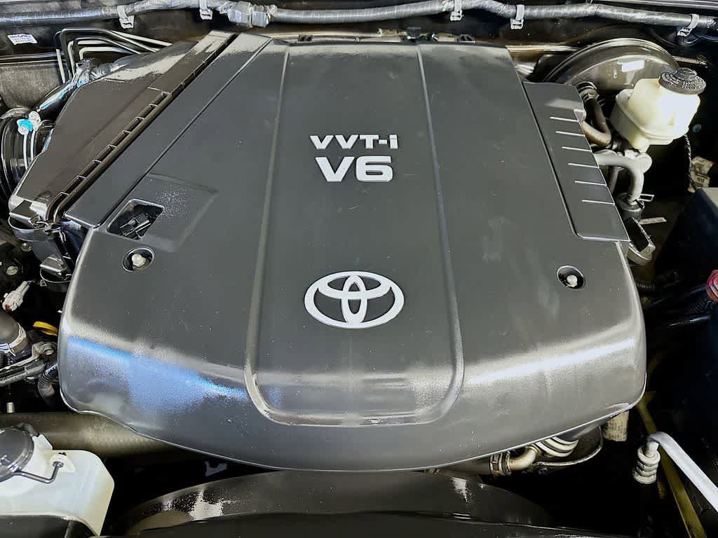 Used 2014 Toyota Tacoma PreRunner w/ SR5 Package RWD image 9