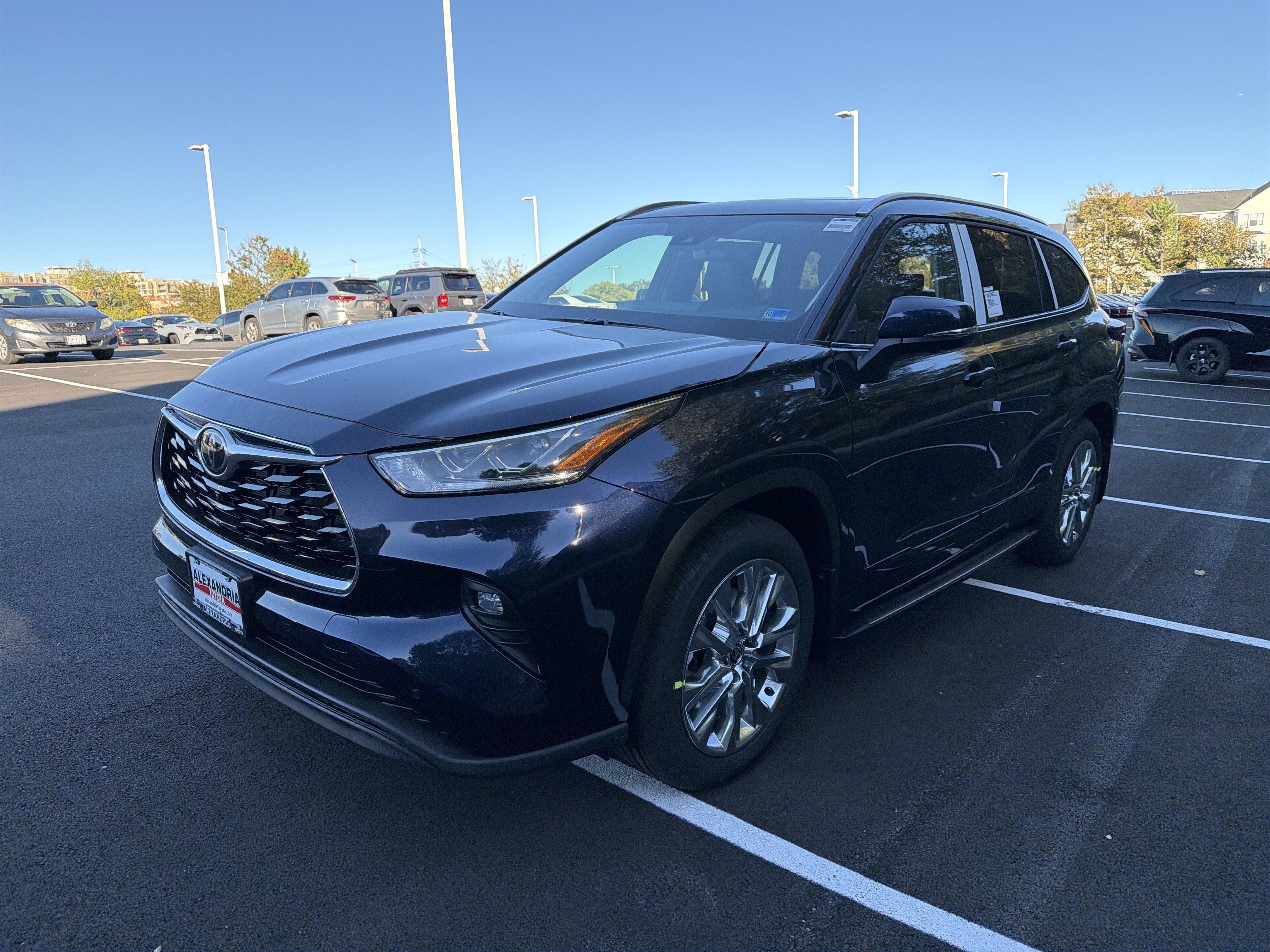 New 2026 Toyota Highlander AWD image 1
