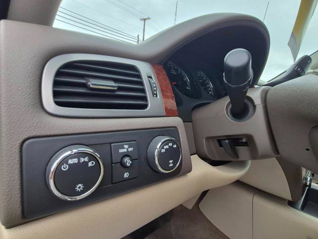 Used 2013 Chevrolet Silverado 1500 LTZ w/ LTZ White Diamond Edition image 9