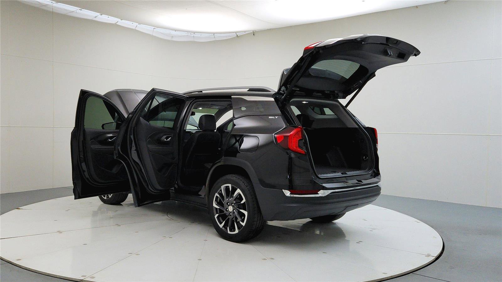 Used 2022 GMC Terrain SLT image 11