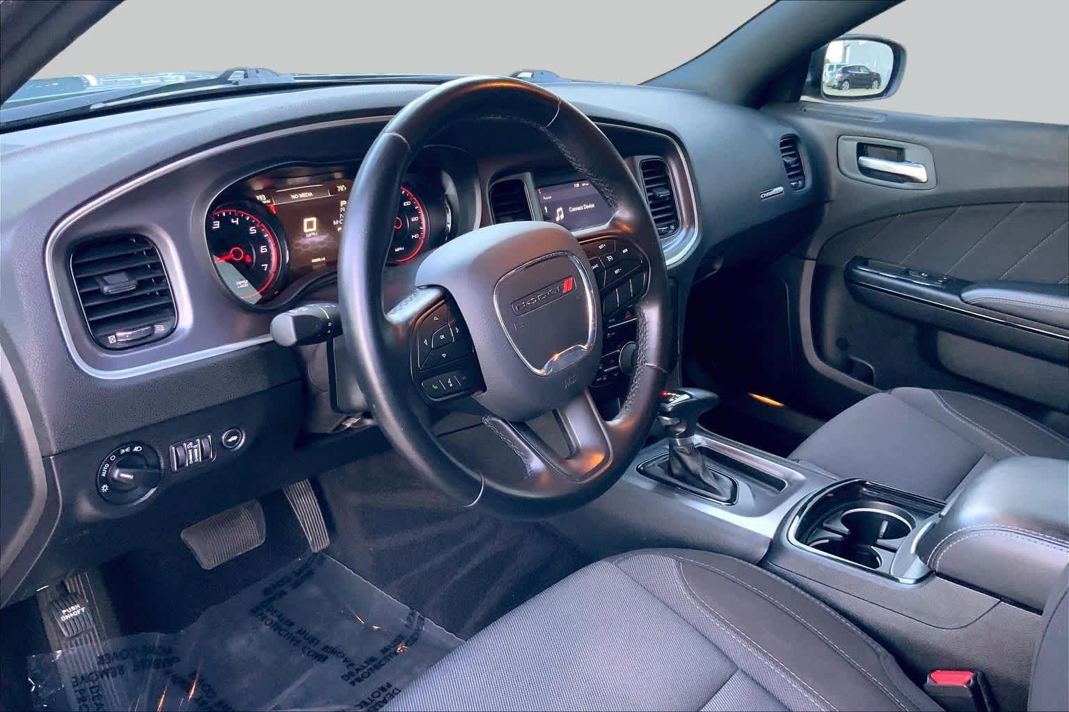 Used 2020 Dodge Charger SXT w/ Blacktop Package RWD image 16