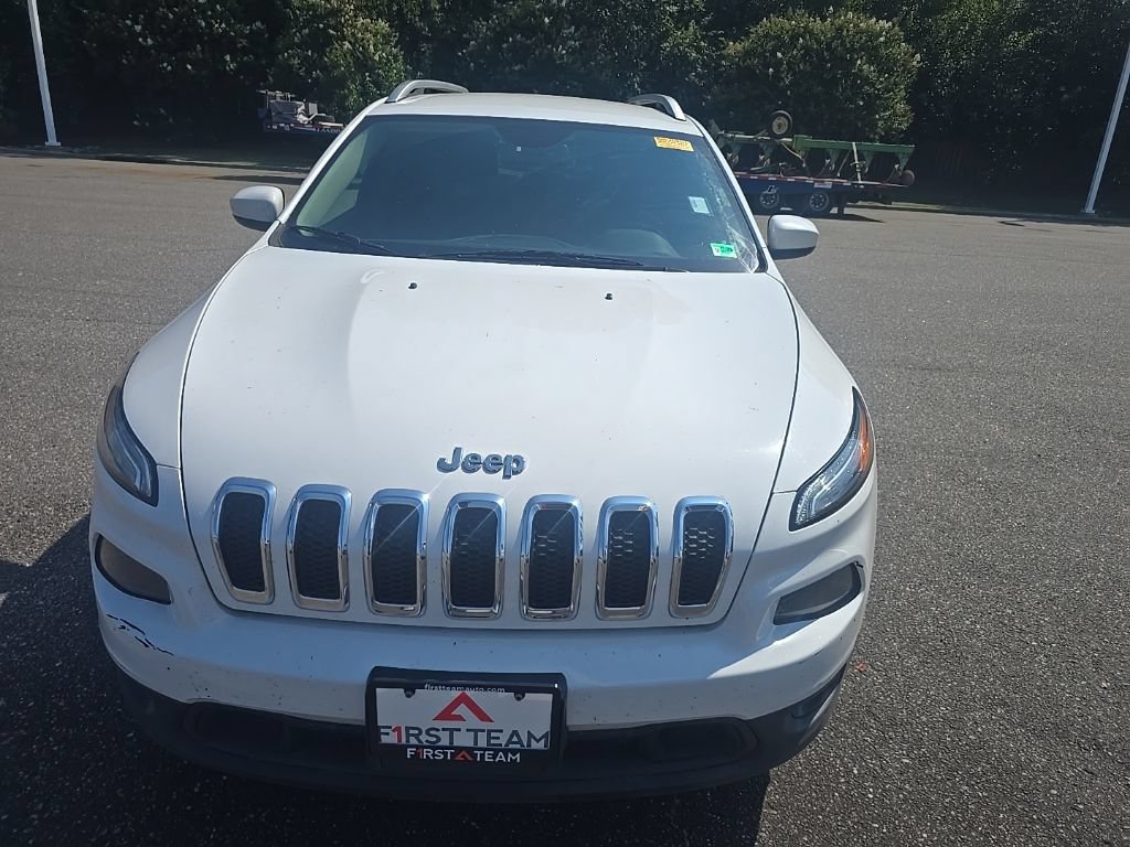 Used 2017 Jeep Cherokee Latitude FWD image 2