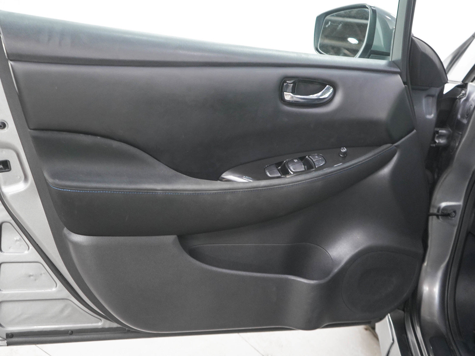 Used 2020 Nissan Leaf SV FWD image 18