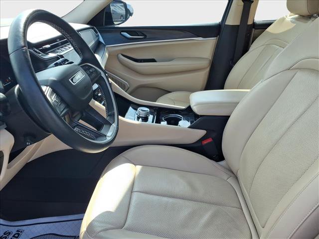 Used 2022 Jeep Grand Cherokee L Limited w/ Luxury Tech Group II AWD/4WD image 17